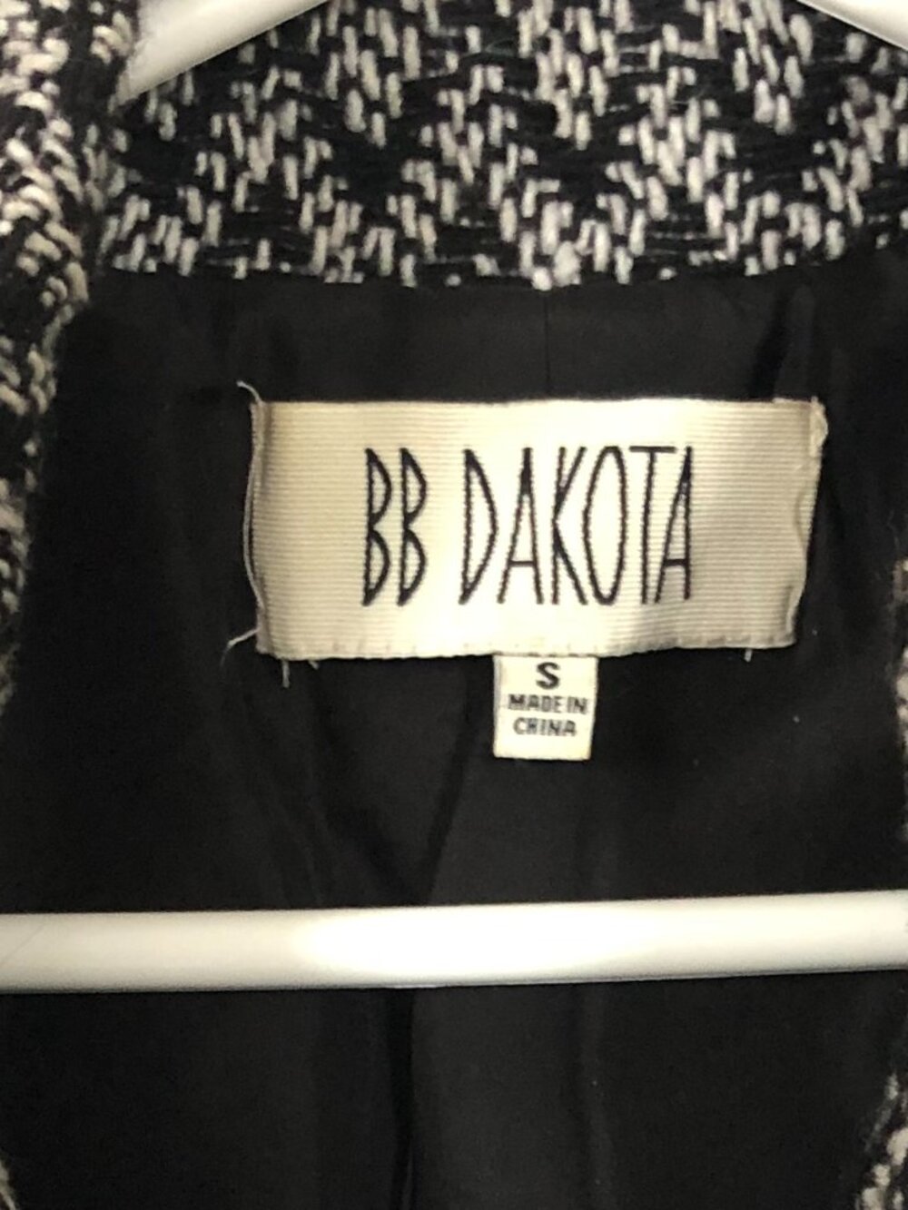 BB Dakota - Black & White Chevron Herringbone Cape with belt wrap - Size S - Picture 7 of 11